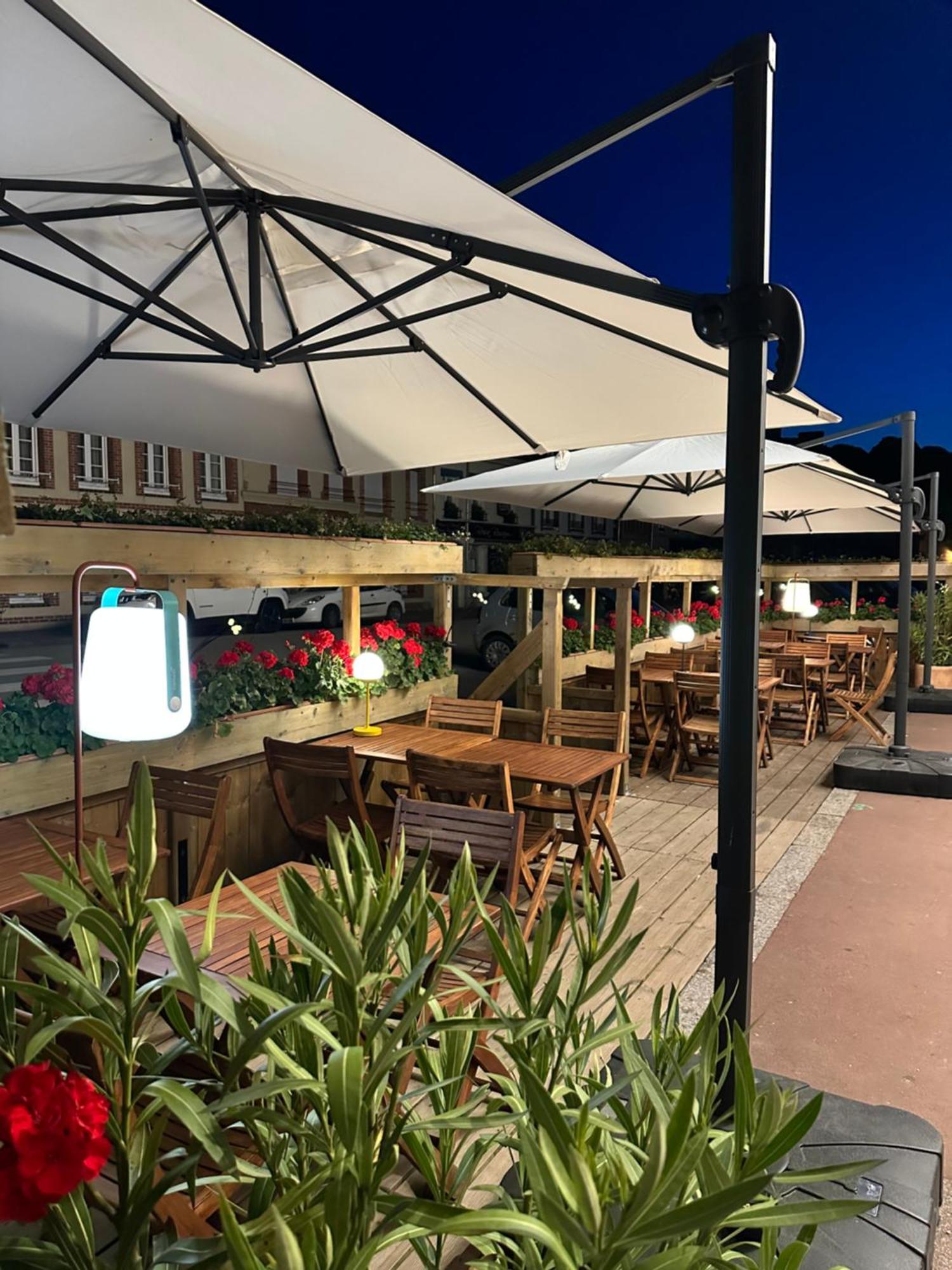 Le Comptoir Du Paradis La Ferté-Frênel Extérieur photo